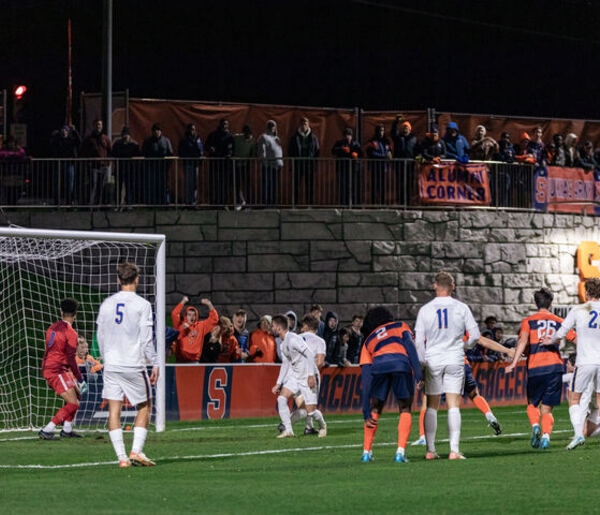 Syracuse upsets No. 3 Pitt 2-0, earns 1st top-5 win since 2022